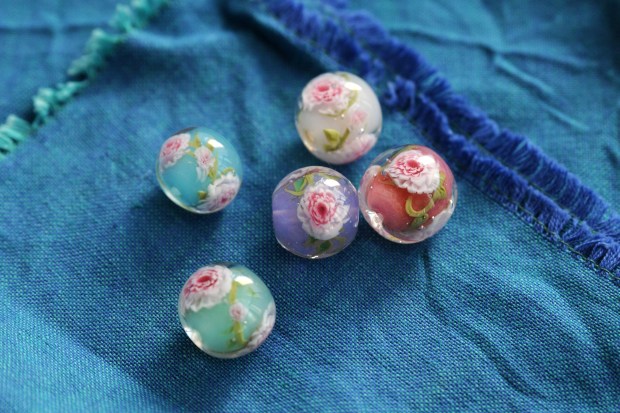 Perles de verre marie antoinette boudoir tianon macarons collier perles made in france