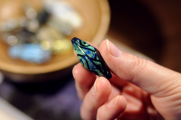 Perles de verre stringer control decors au fil de verre