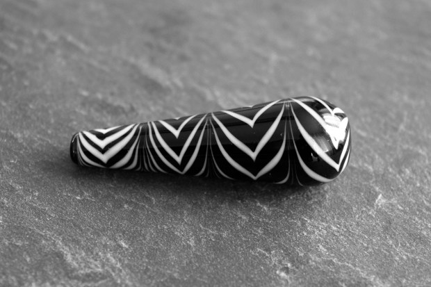 Perle de verre goutte noir et blanc