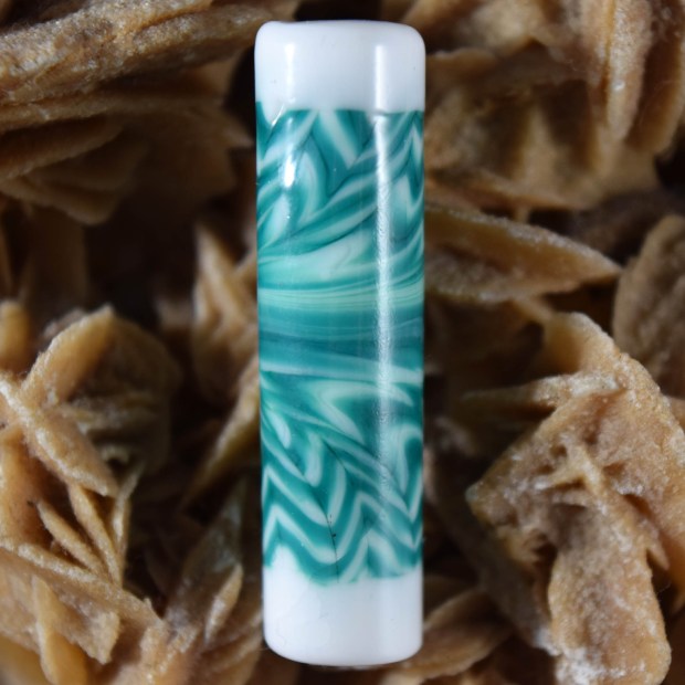 Perles de verre rose des sables racking illusions d'optique