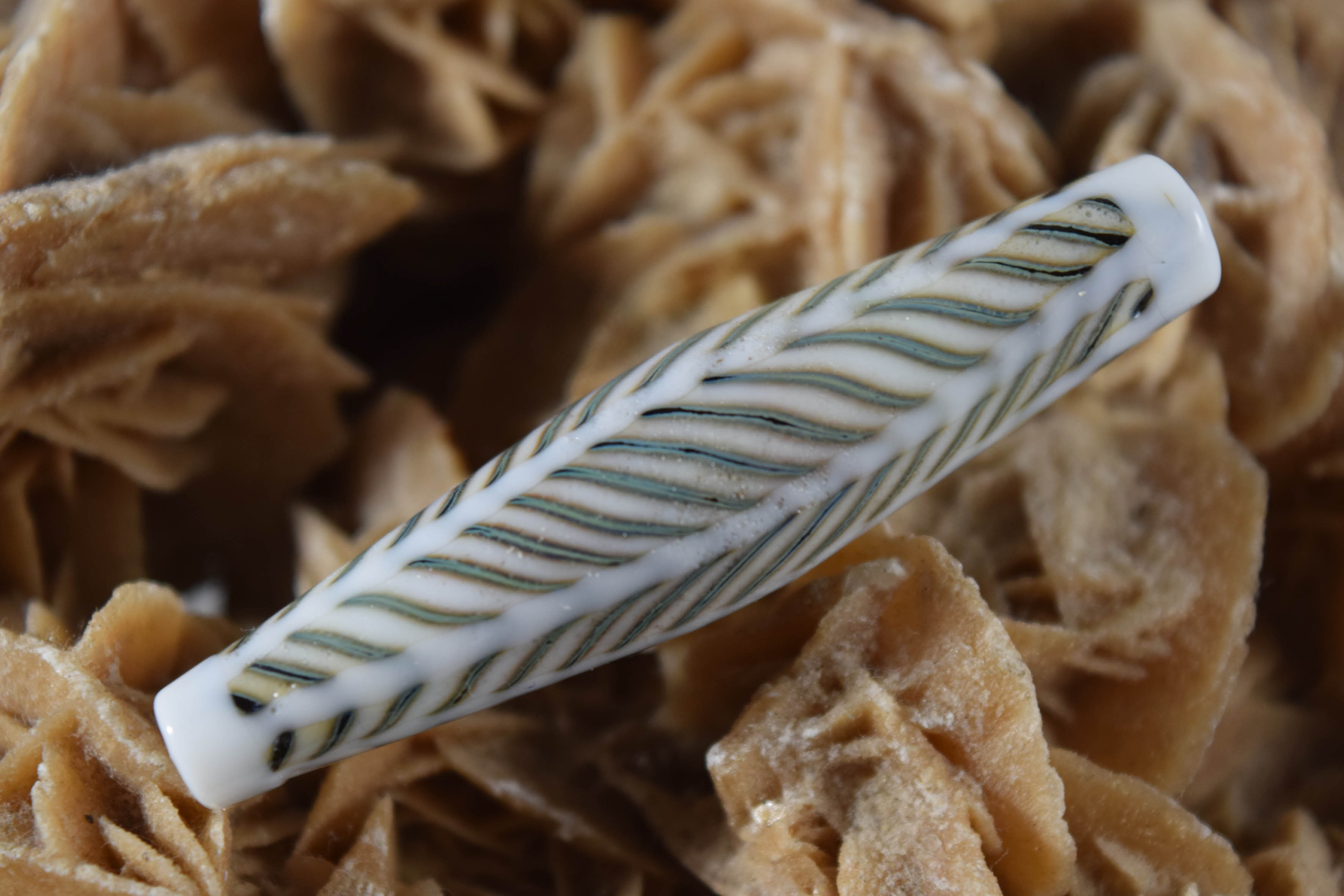 technique du râteau et décor en éclipse masking racking glass bead