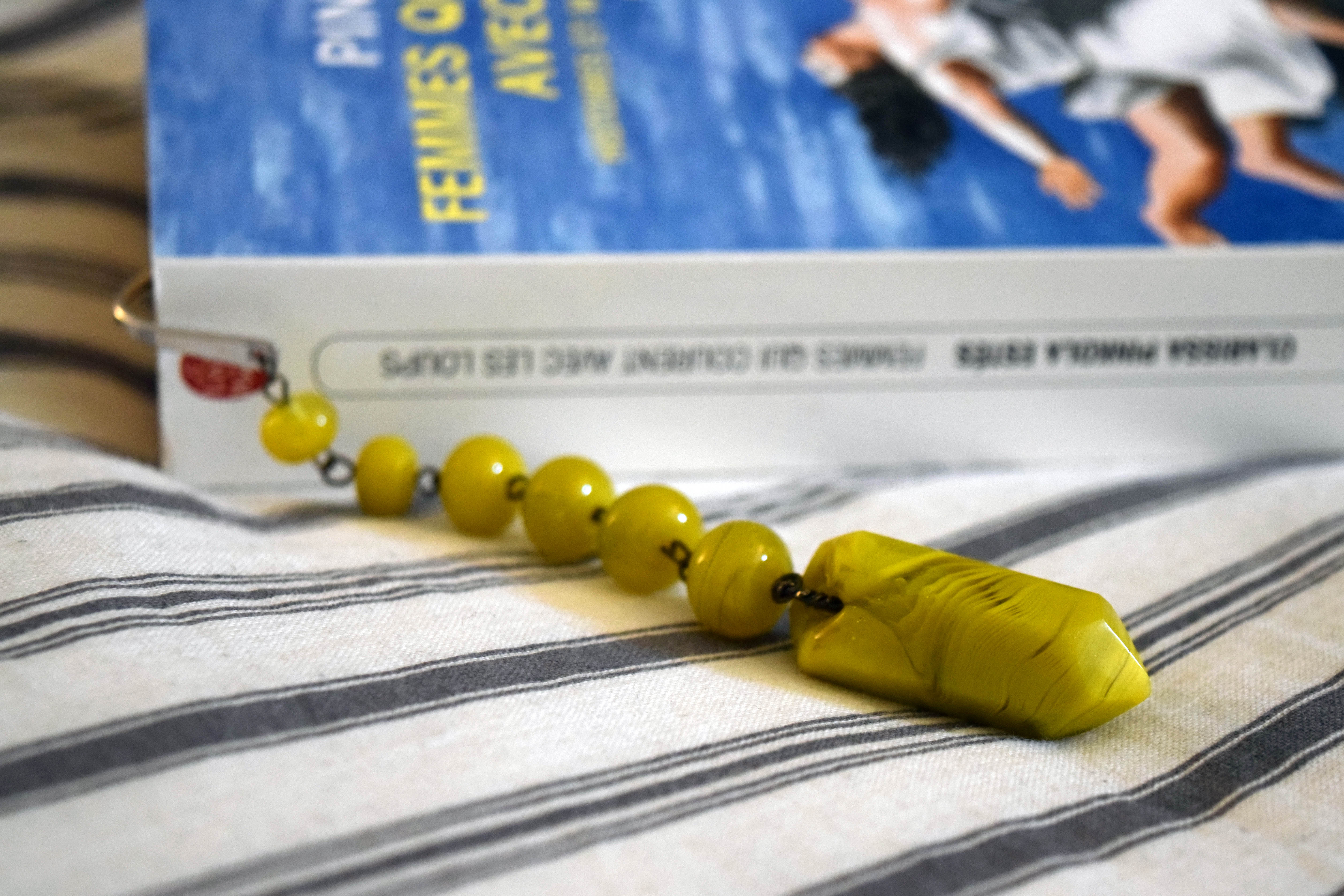 marque-parge-perle-de-verre-artisanal-lecture-spirituelle-cristal-mineral-point-de-guerison