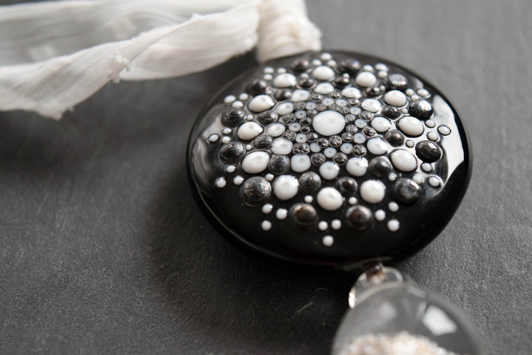 unique-glass-bead-by-nathalie-crottaz-mandalas-dots-ying-yang-glass-art