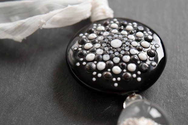 unique-glass-bead-by-nathalie-crottaz-mandalas-dots-ying-yang-glass-art